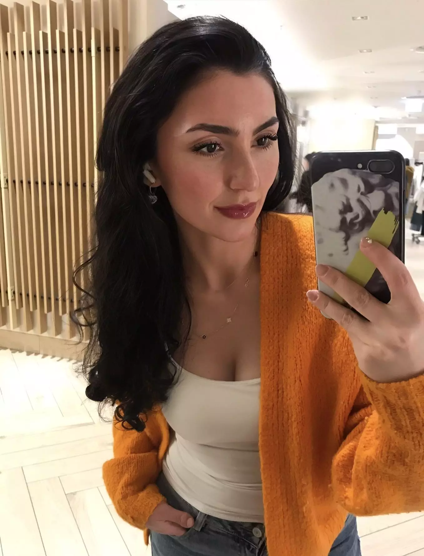 Arzu, 35