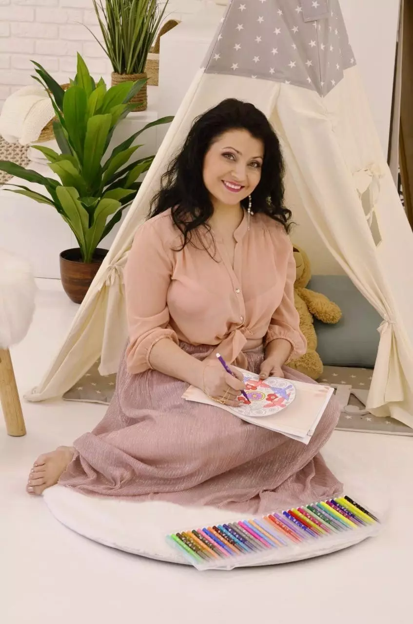 Ludmila, 43