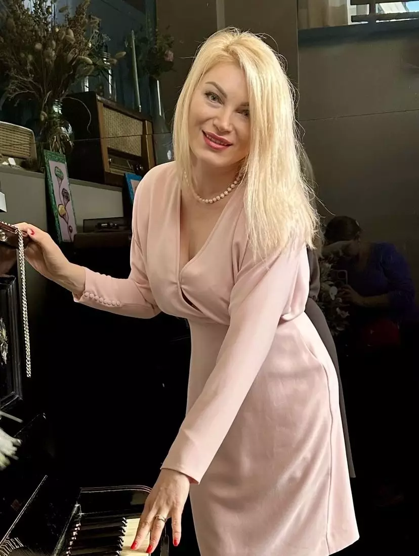 Anna, 47