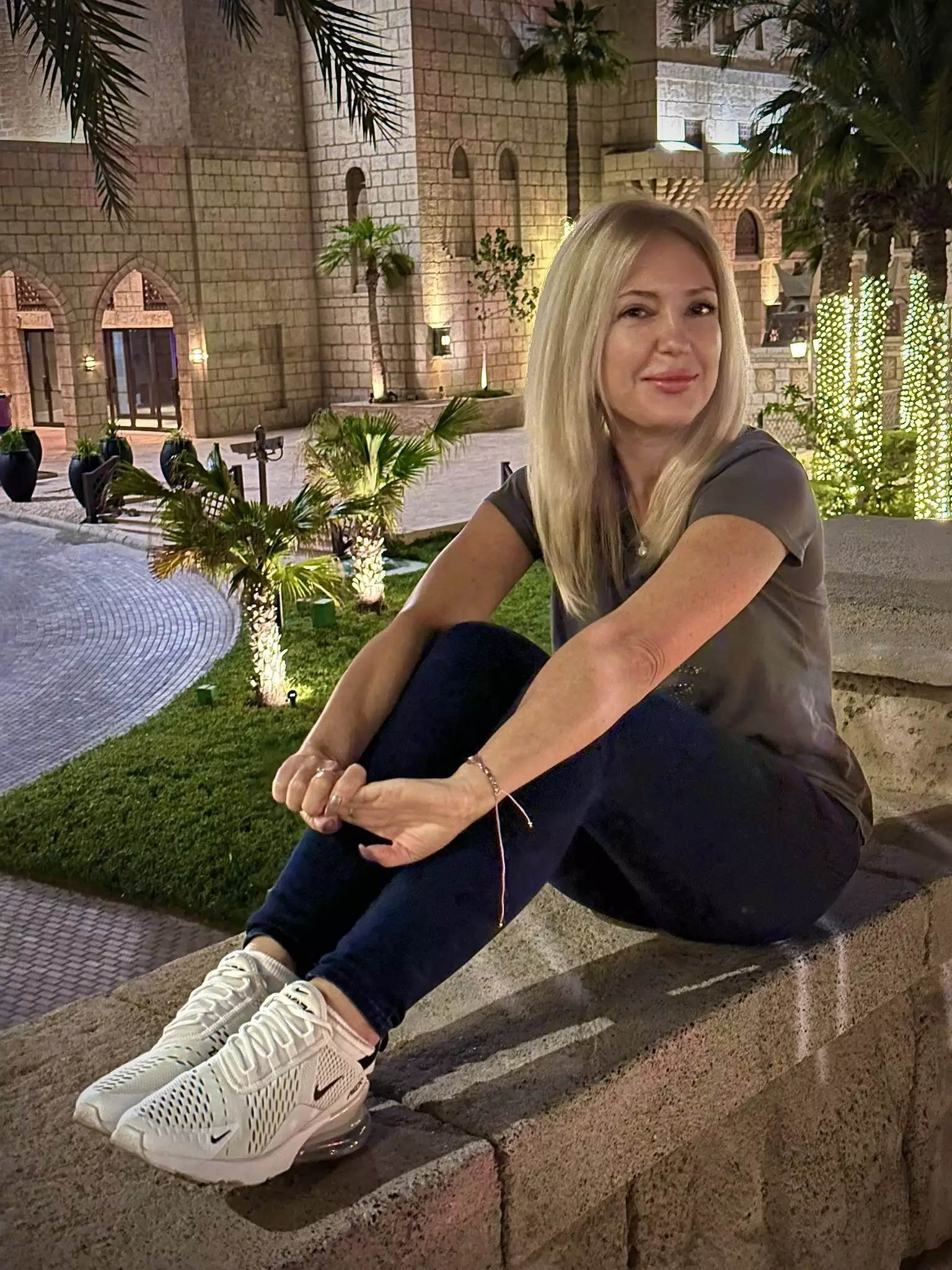 Anna, 54