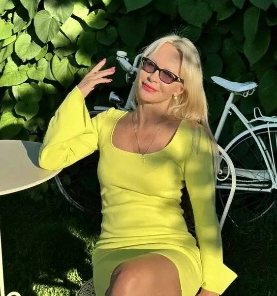Oksana, 54