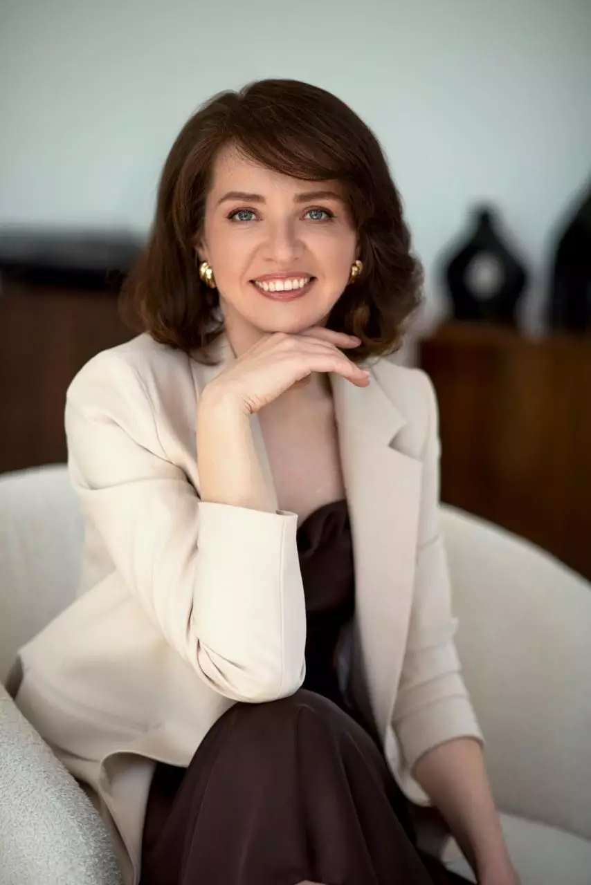 Irina, 42