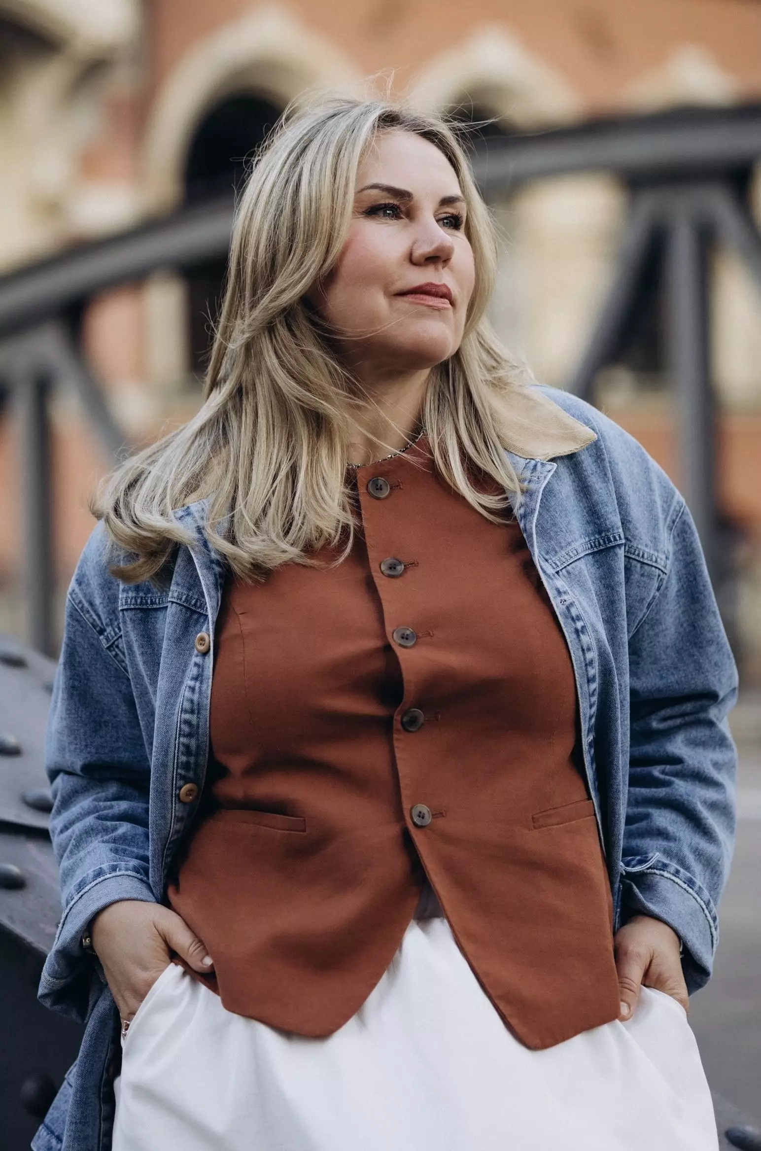 Anna, 43