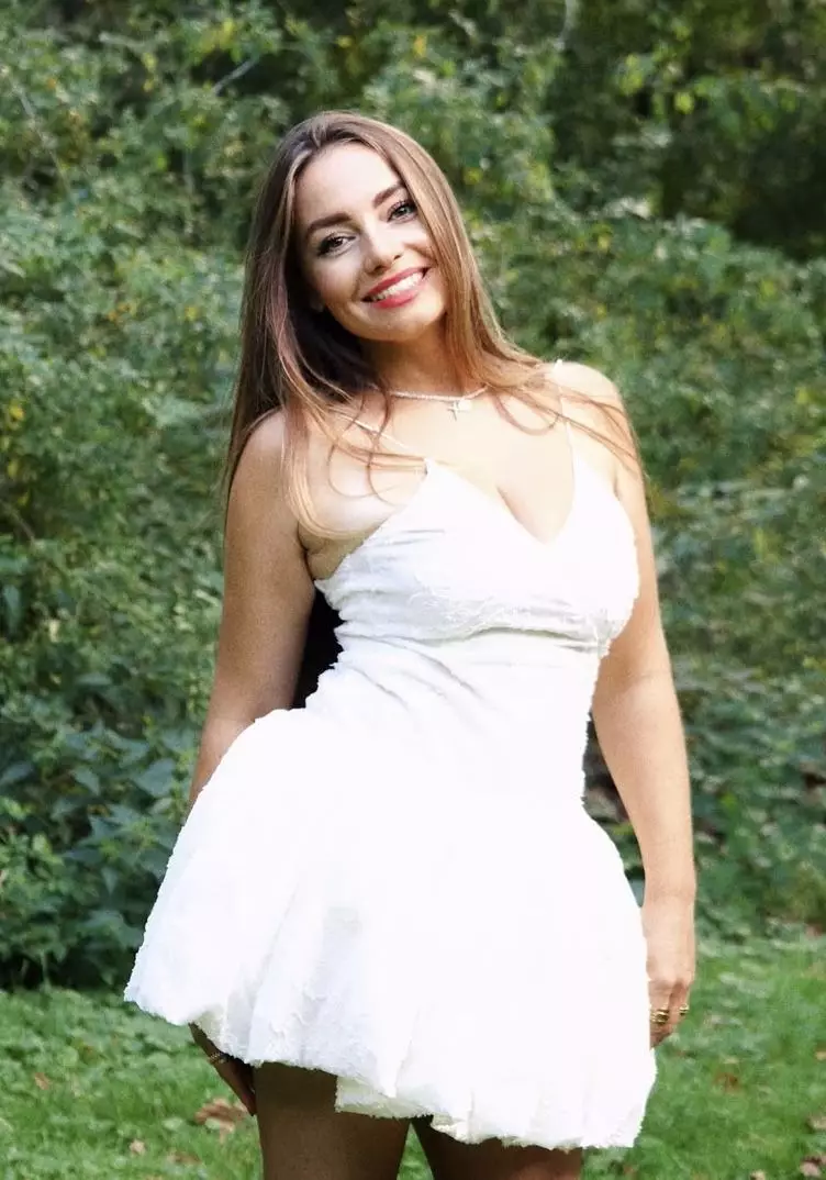 Iryna, 39