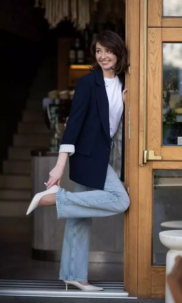 Irina, 42