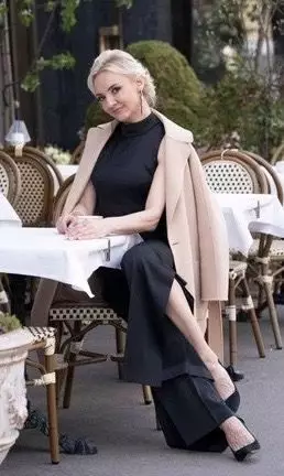 Yuliia, 48