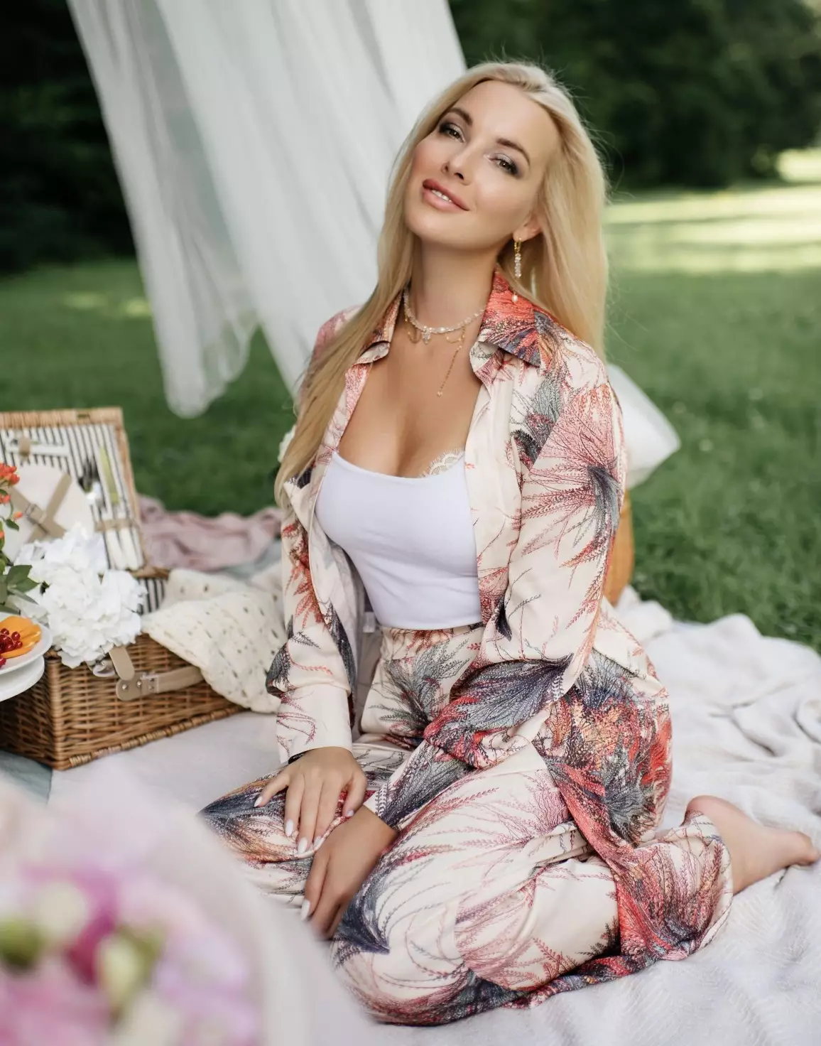 Anna, 37