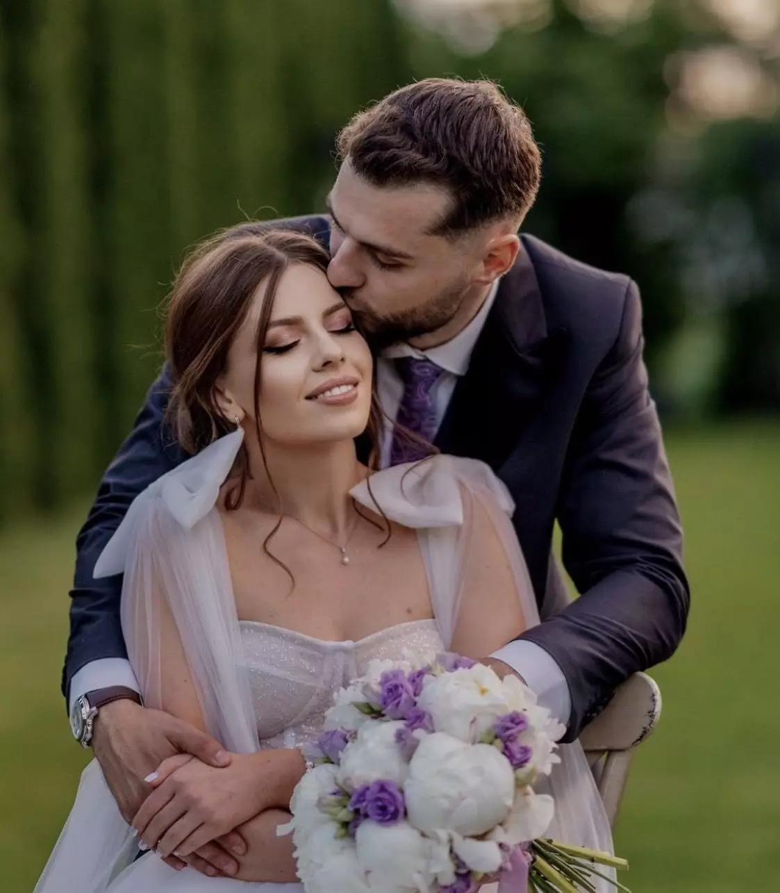 💍 Ein herzliches Dankeschön an Dein Glücksfall! Aus dem ersten Kontakt wurde eine große Liebe und schließlich unsere Hochzeit. Wir sind sehr dankbar für die persönliche Betreuung, die ehrlichen Empfehlungen und die Geduld während des gesamten Kennenlernprozesses.