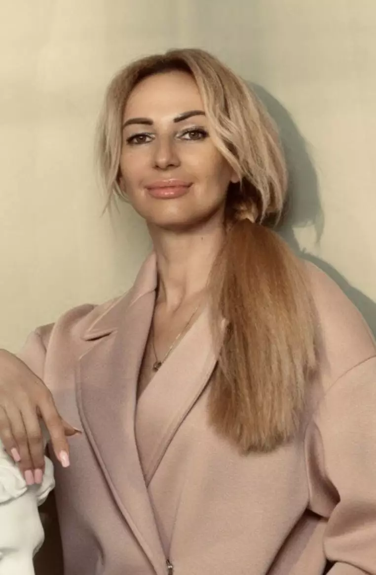 Anna, 45