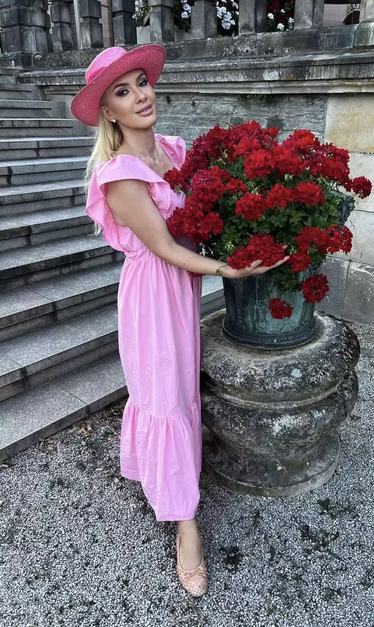 Iryna, 43