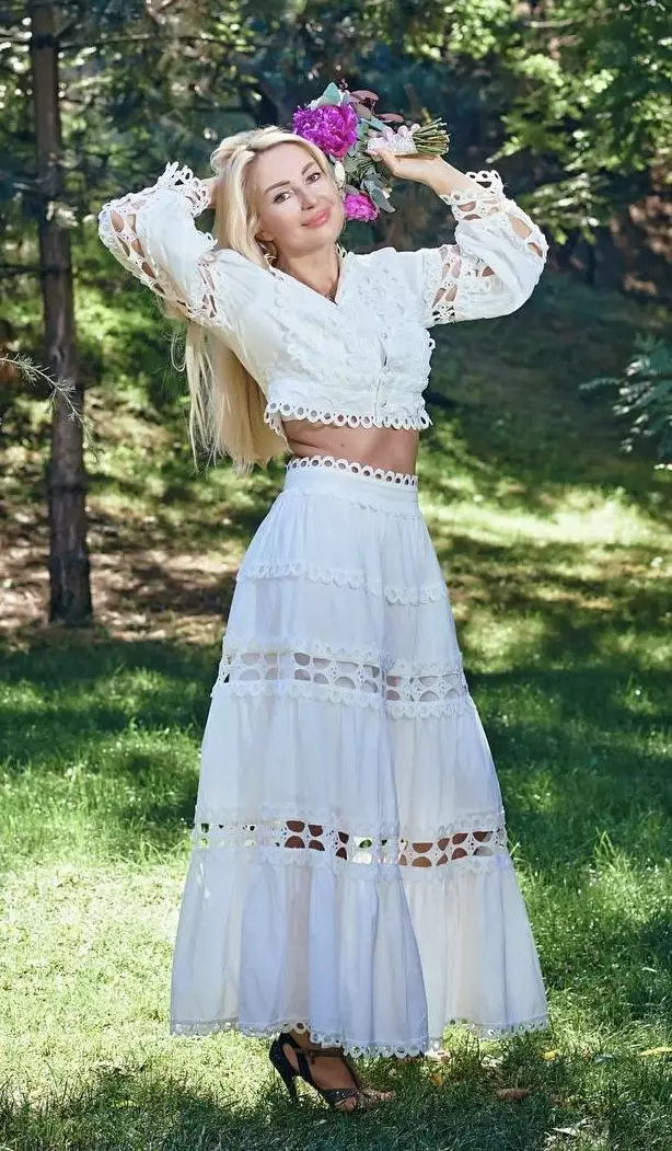 Anna, 45