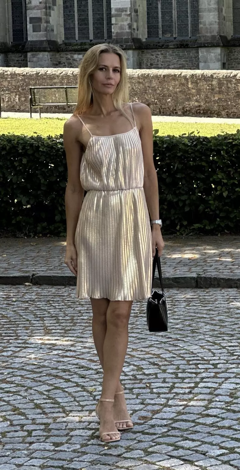 Iryna, 42