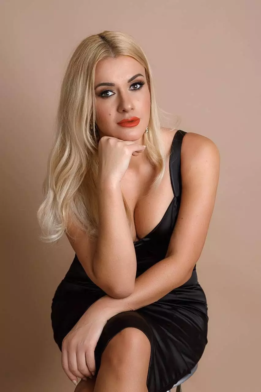 Iryna, 43