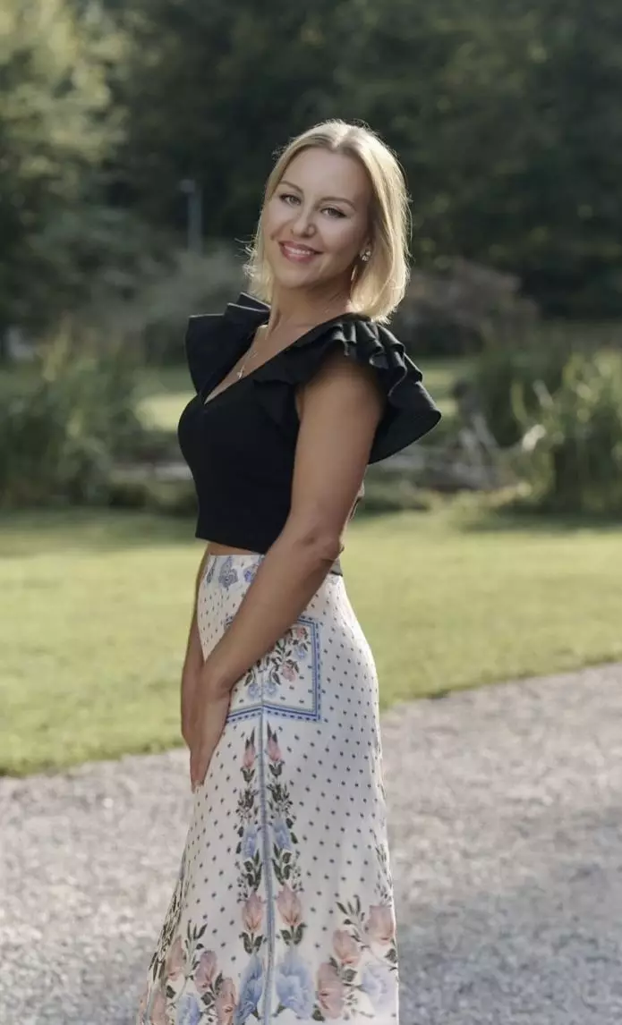 Anna, 42