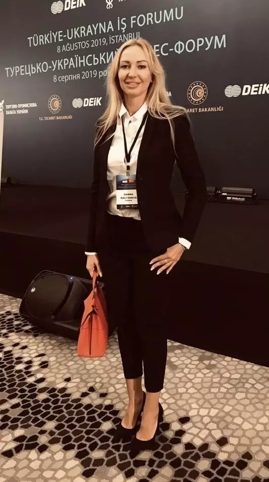 Anna, 45