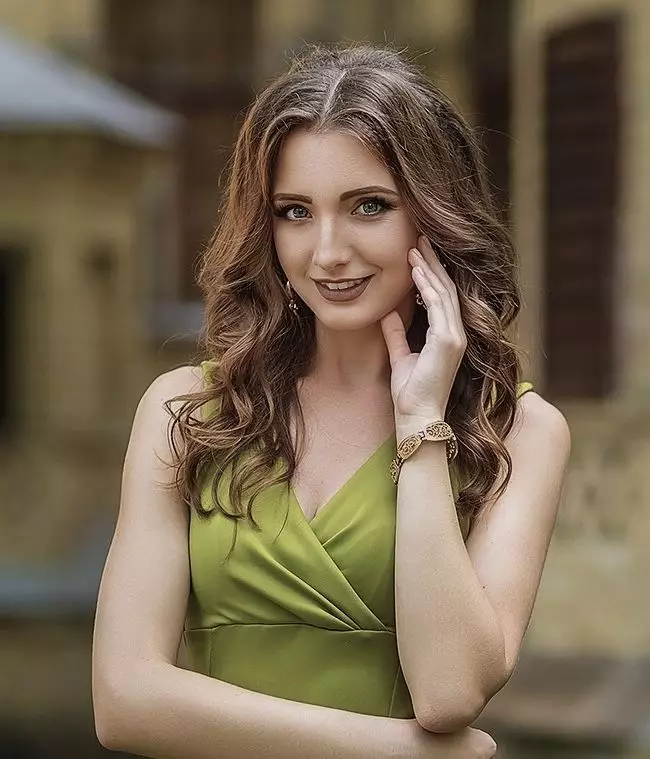 Oleksandra, 37