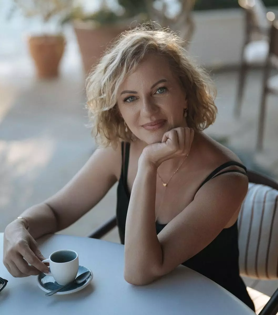 Yuliya, 47