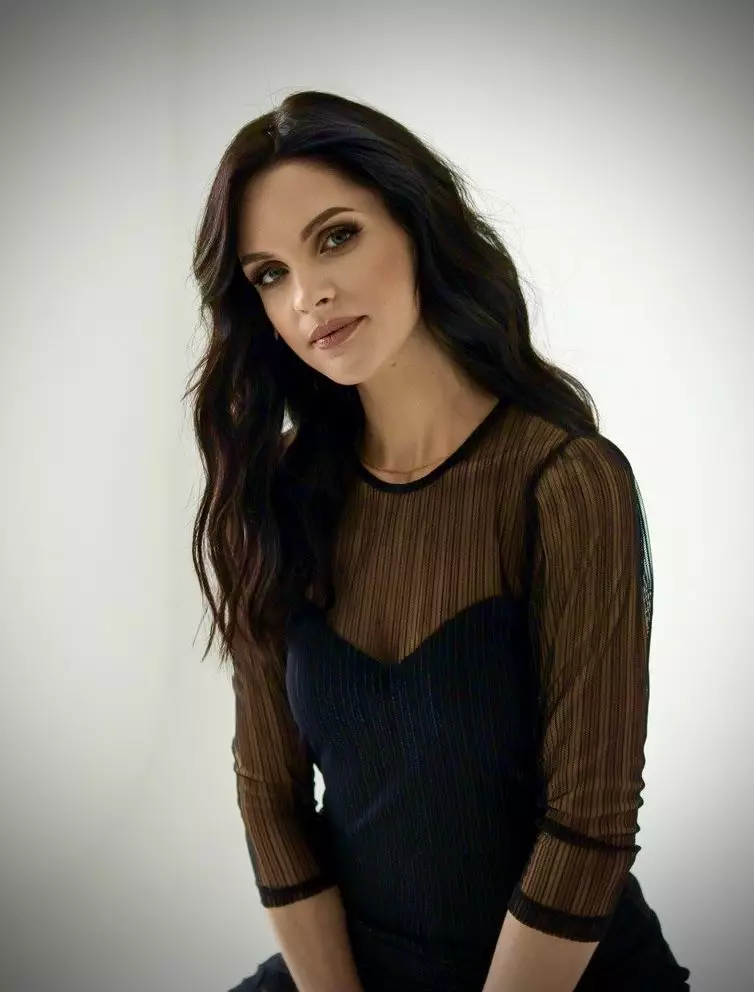 Elena, 38