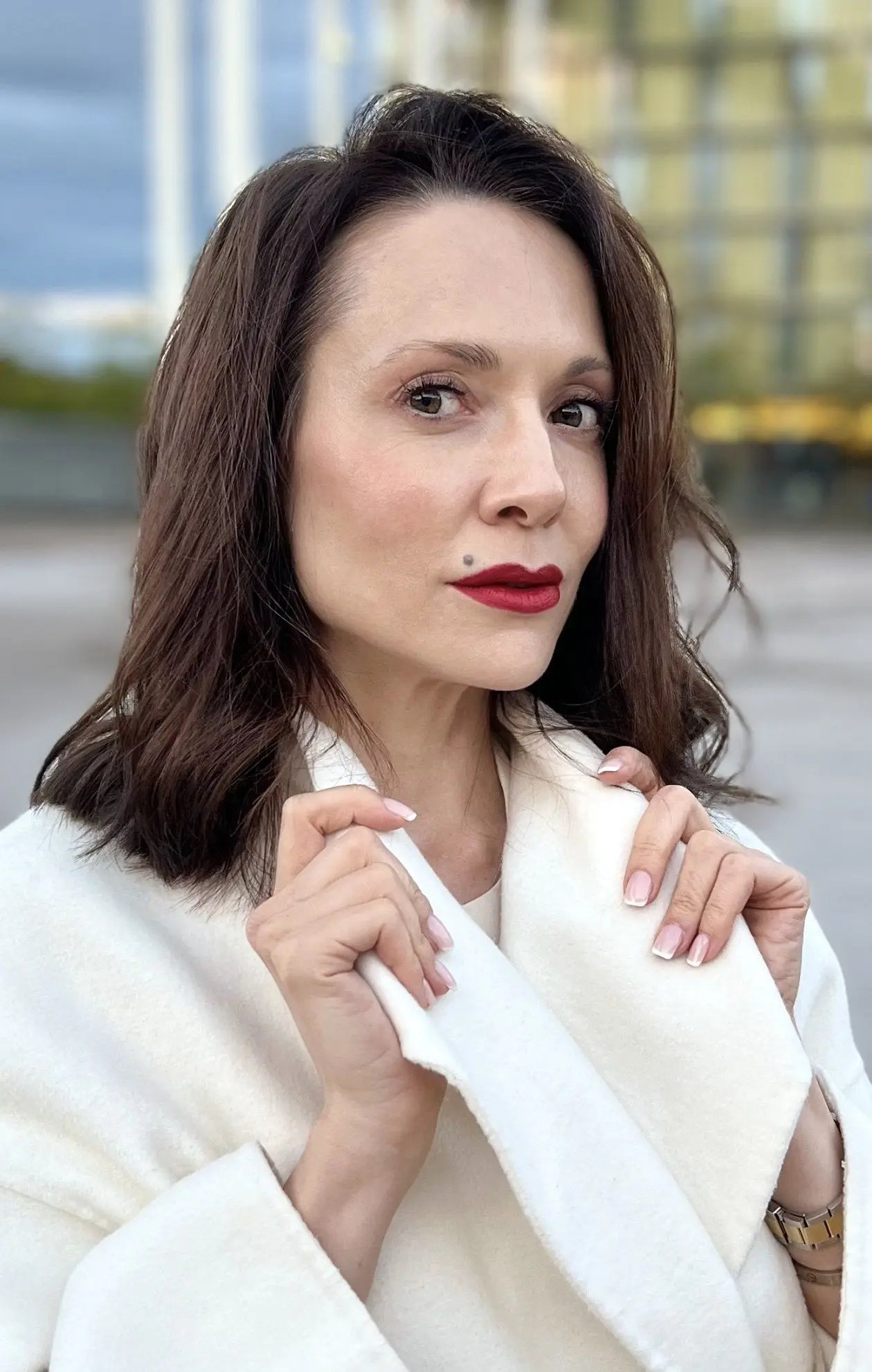 Alexandra, 46
