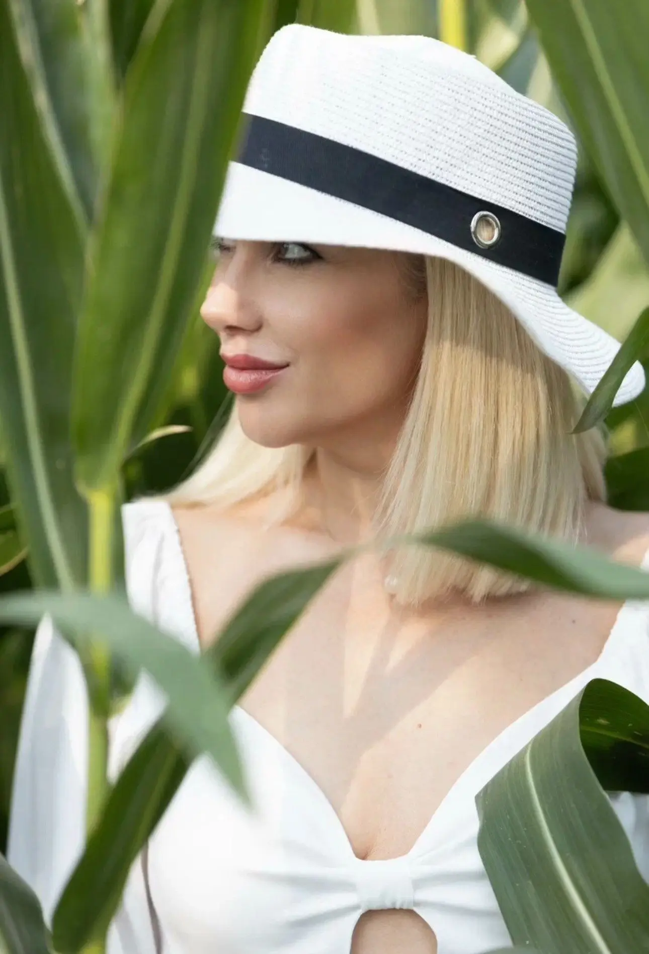 Yuliya, 44