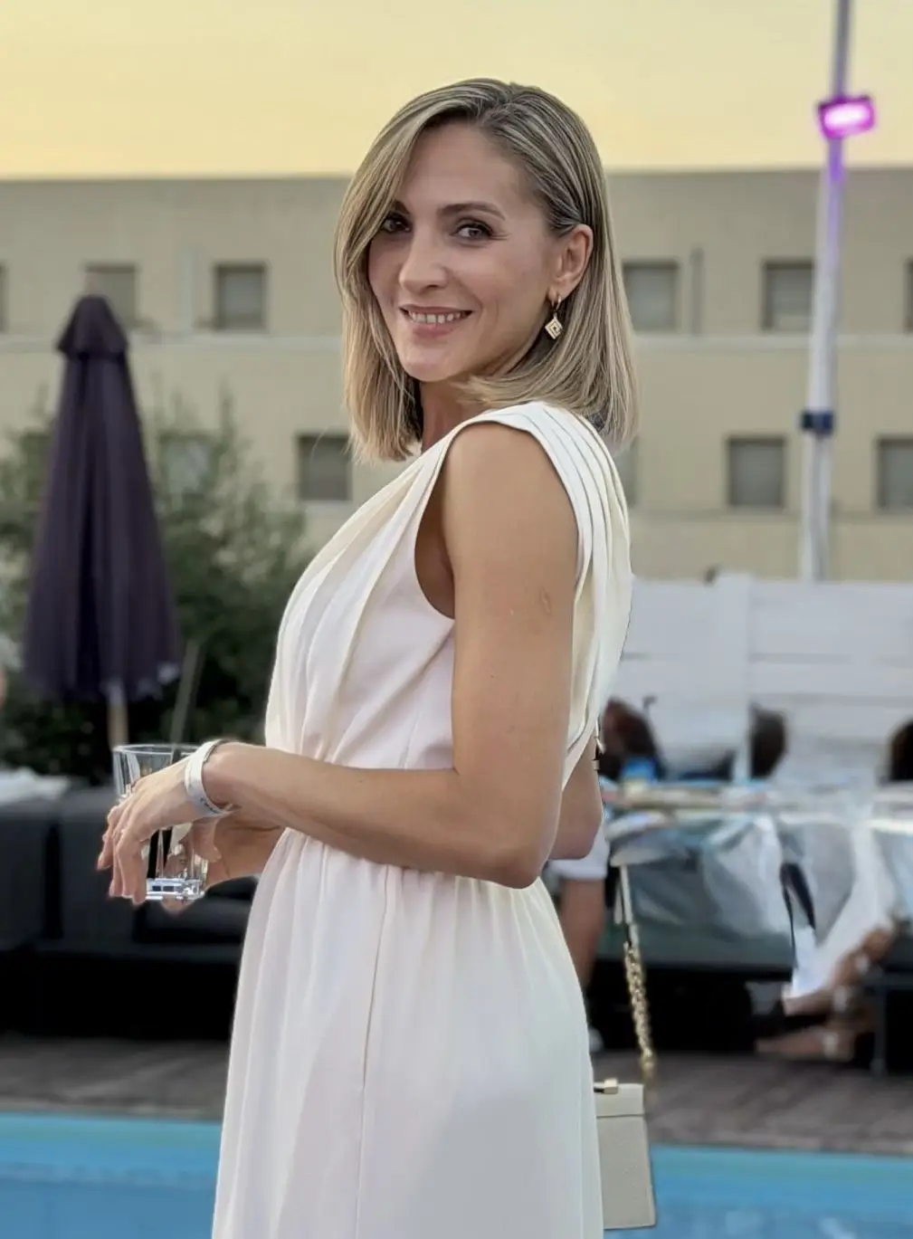 Valeria, 44