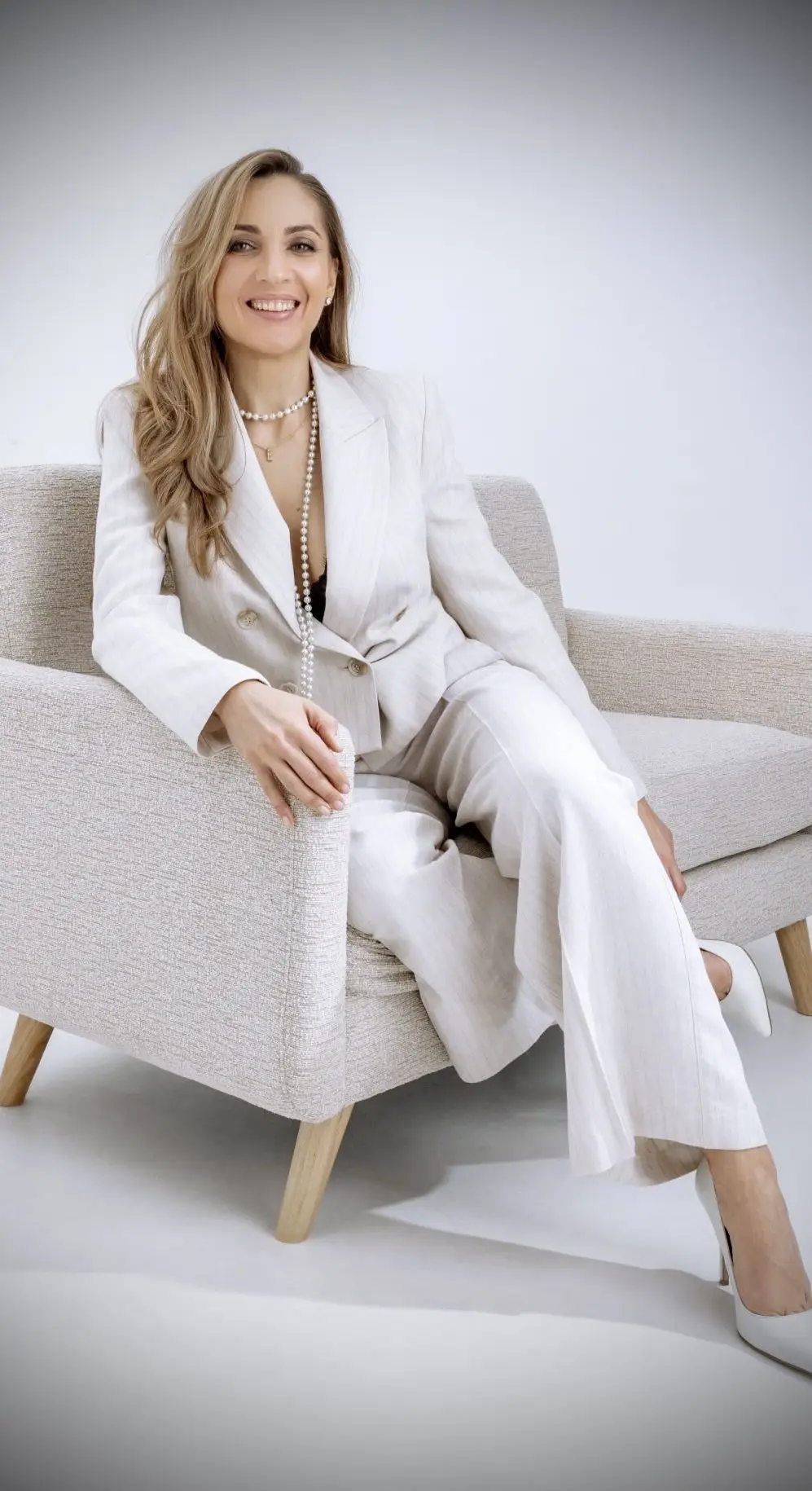 Valeria, 44