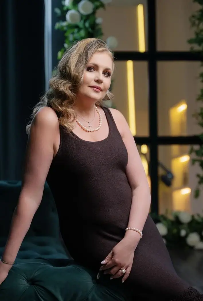 Rodica, 51
