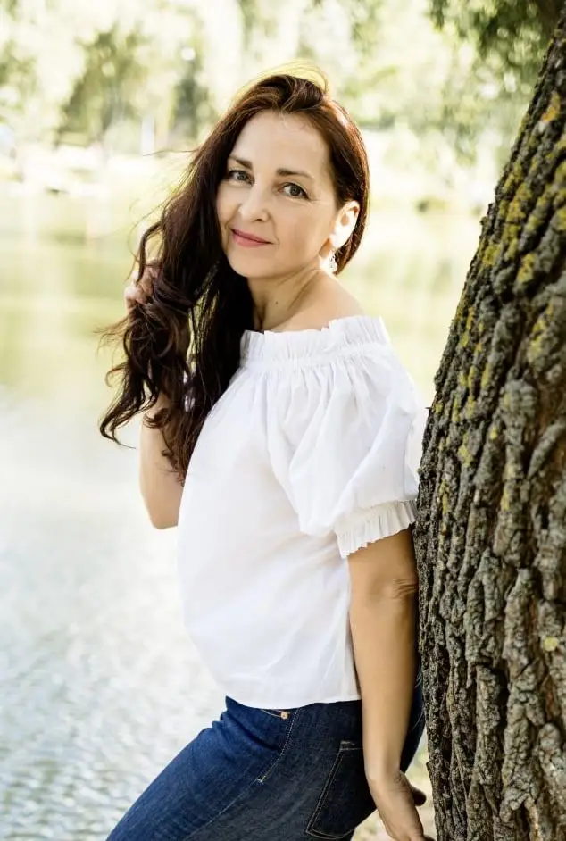 Svitlana, 52