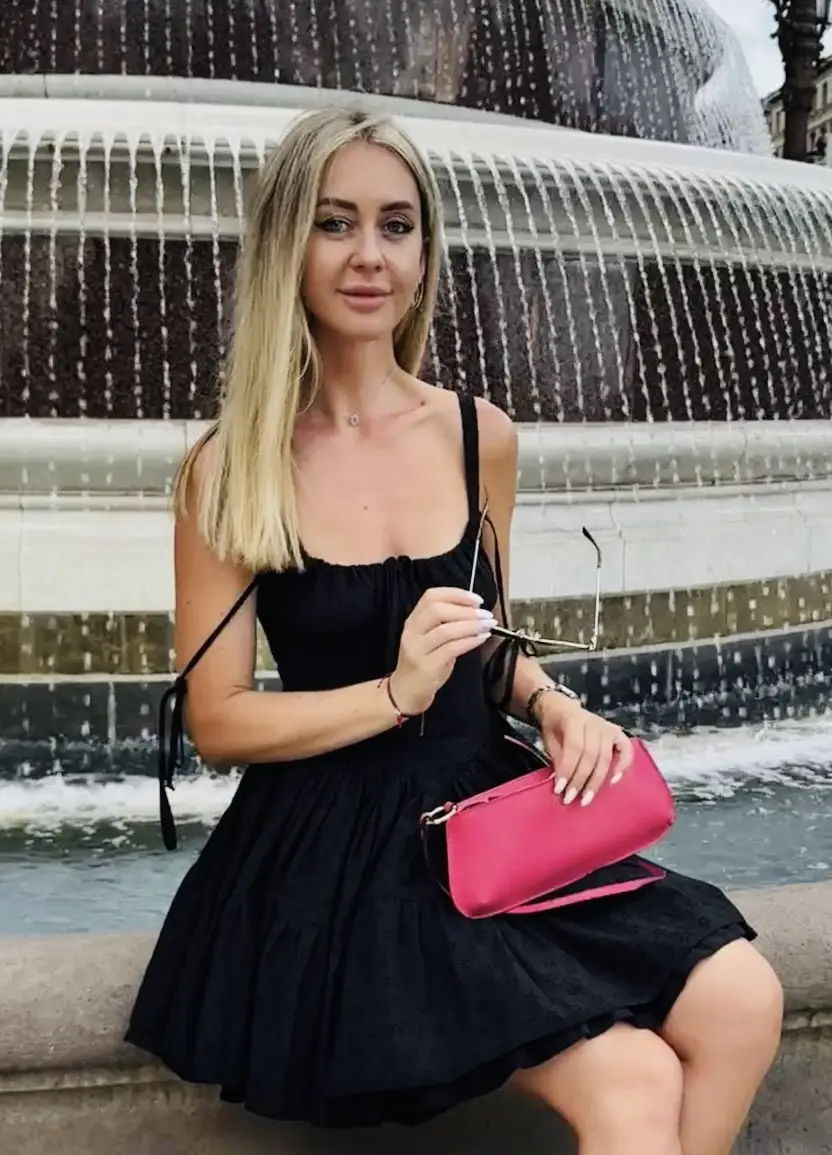 Yana, 38