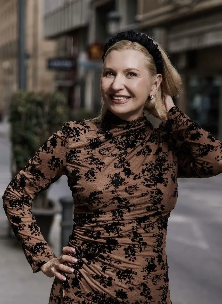 Oksana, 50