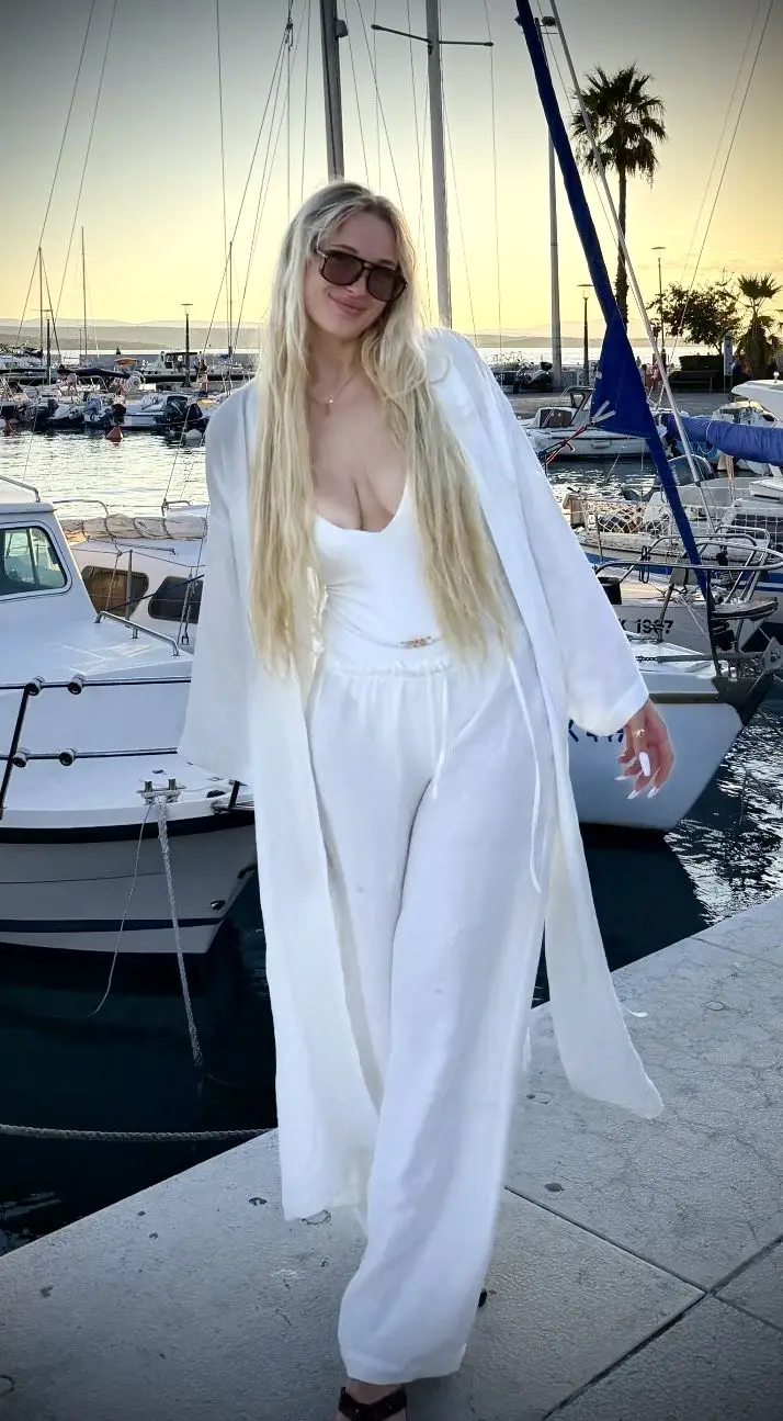 Anastasiia, 26