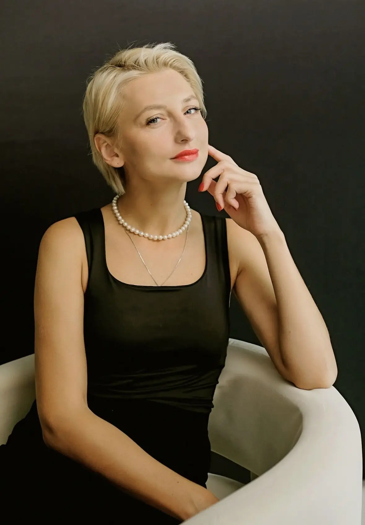 Elena, 43
